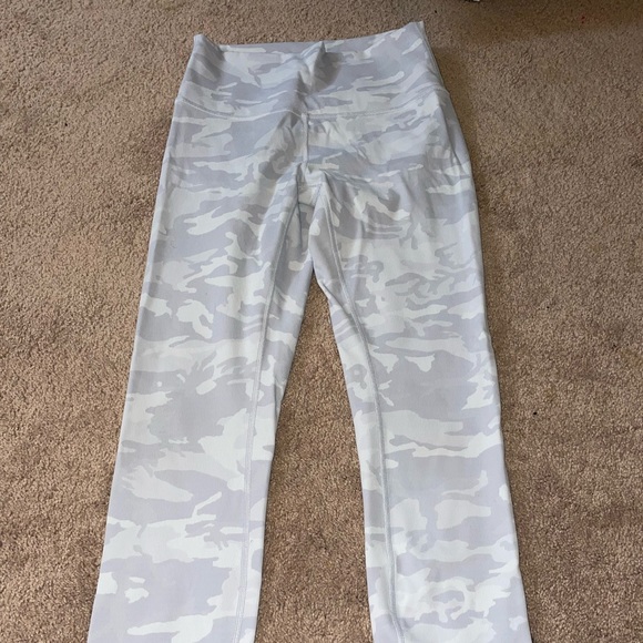 Lulu lemon leggings! Wonder under - Picture 3 of 4